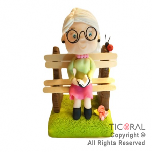 ADORNO ABUELA/0 SENTADO EN BANCO DE PLAZA A. PORCELANA FRIA x 1